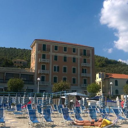 Hotel Monique Noli Exteriér fotografie