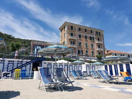 Hotel Monique Noli Exteriér fotografie