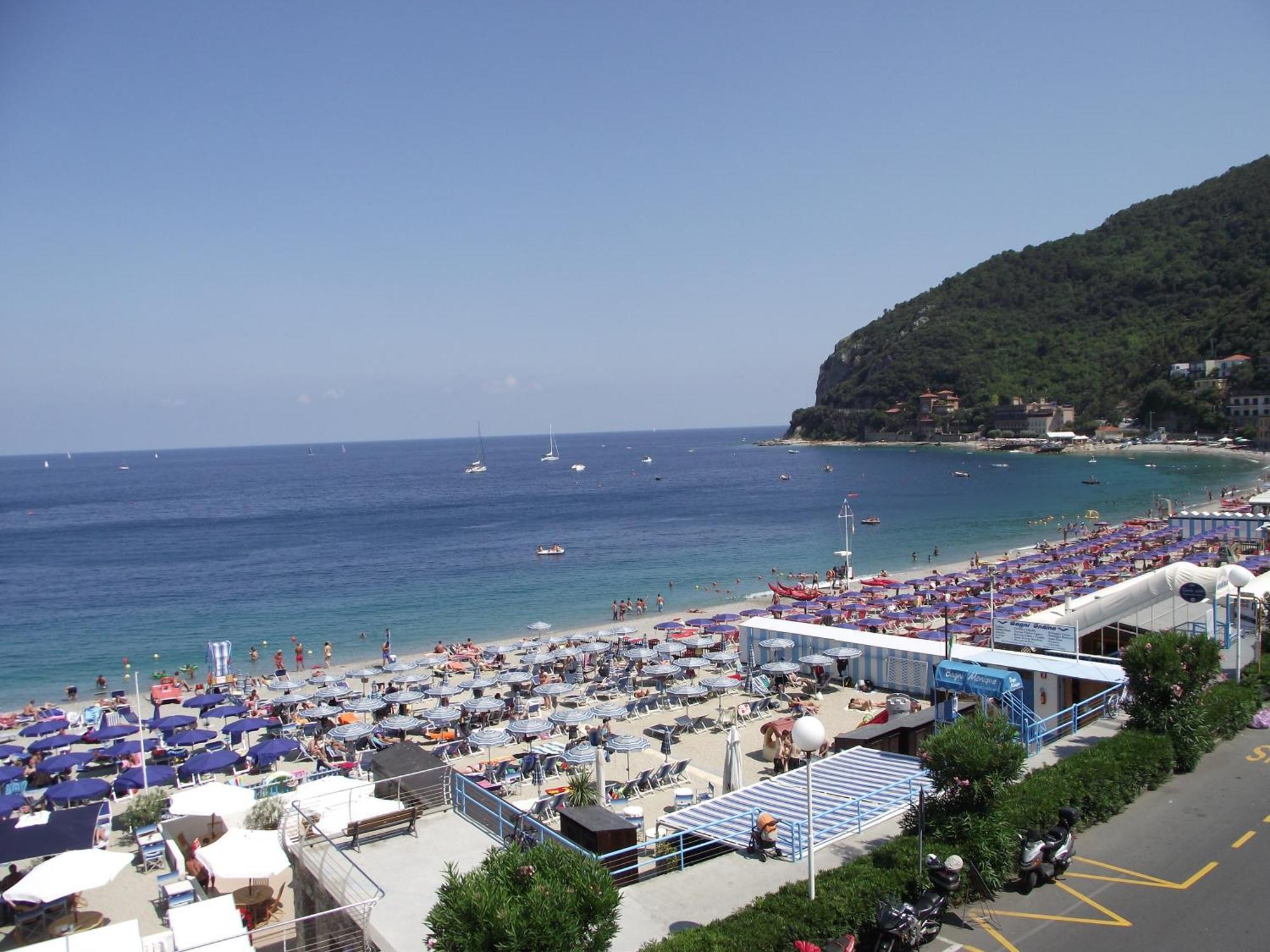 Hotel Monique Noli Exteriér fotografie