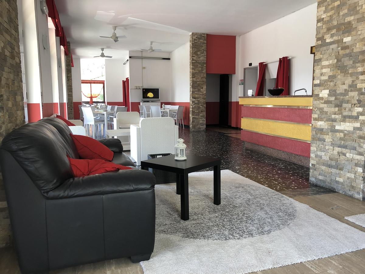 Hotel Monique Noli Exteriér fotografie