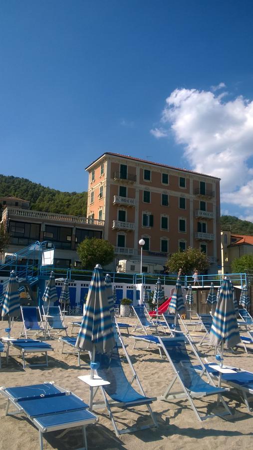 Hotel Monique Noli Exteriér fotografie