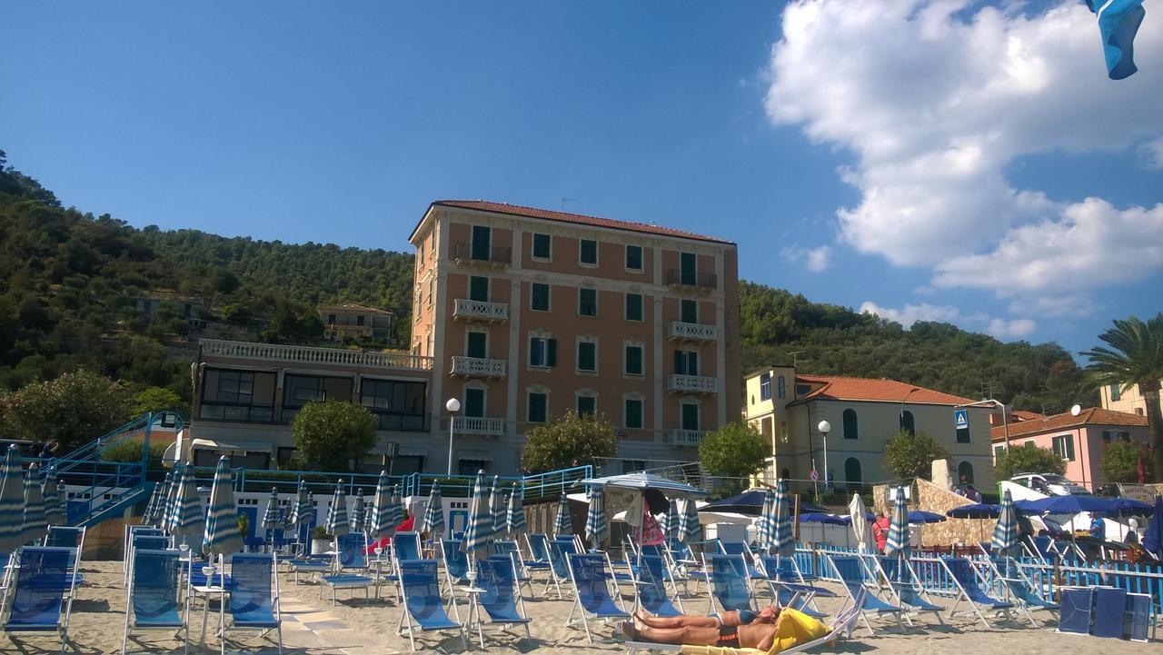 Hotel Monique Noli Exteriér fotografie