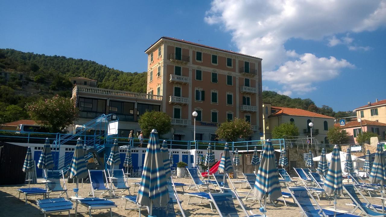 Hotel Monique Noli Exteriér fotografie