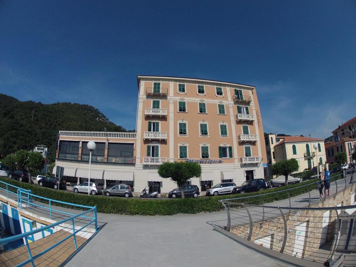 Hotel Monique Noli Exteriér fotografie